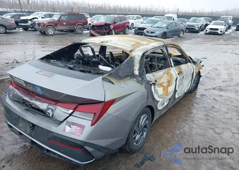 2024 Hyundai Elantra Sel z USA, uszkodzony, nr VIN KMHLM4DG1RU783010